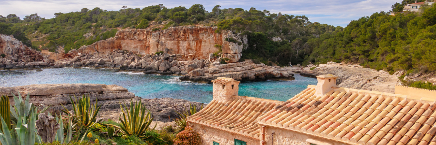 1 Mallorca - Cala SAlmunia - Spain - Freepik