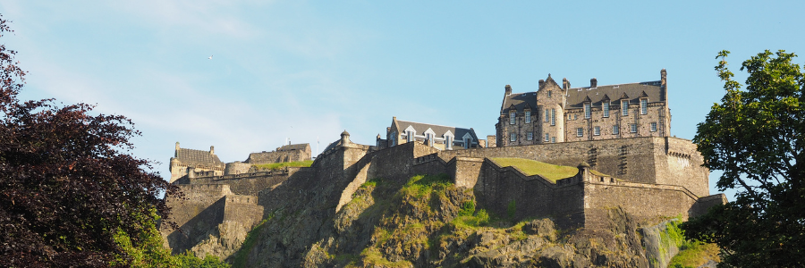 5 View of the edinbugh castle in Scotland - freepik