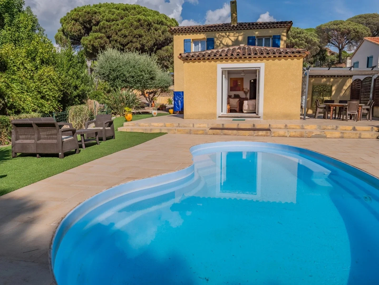 2 - house for sale in sainte-maxime var france