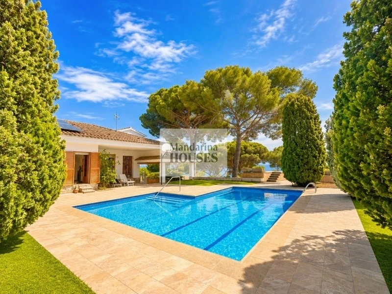 2 - verkoop huis uitzicht op zee canyelles catalonia spanje