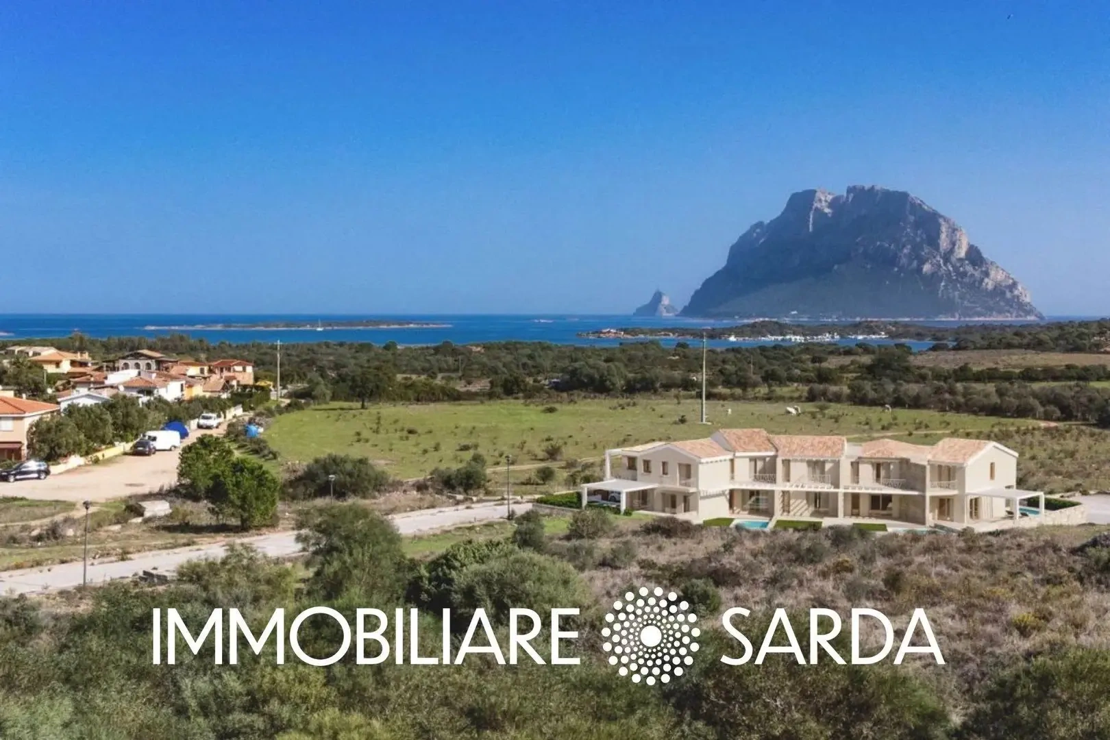 1 - vente maison vue mer loiri porto san paolo sardaigne italie