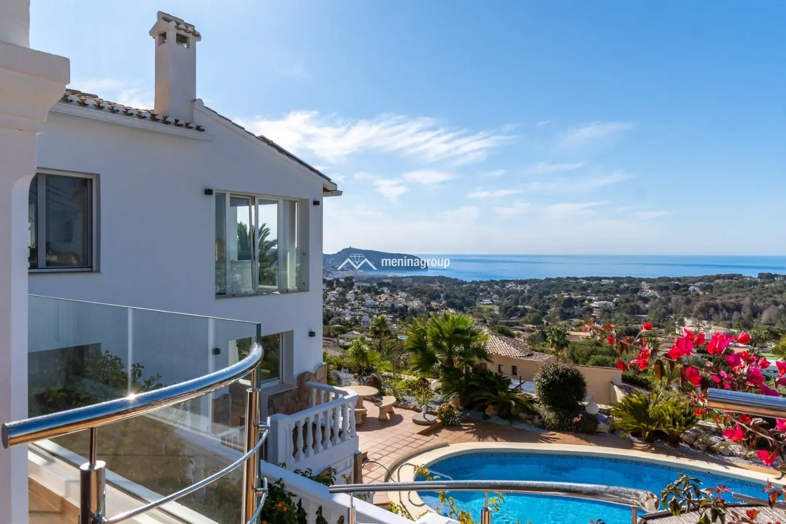 4 bedroom sea view house with swimming pool