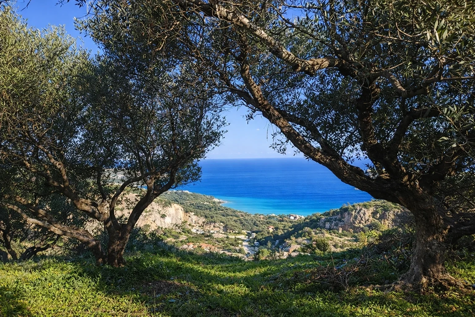 2 - vente terrain vue mer agía marína crète grèce