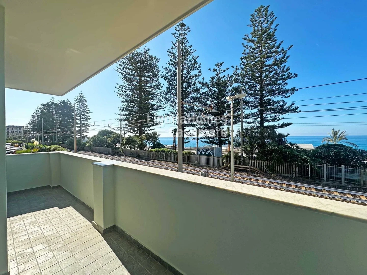 2 - vente appartement pieds dans l'eau bordighera ligurie italie
