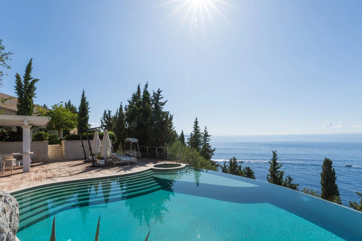 1 - vente maison pieds dans l'eau kassiópi îles ioniennes grèce