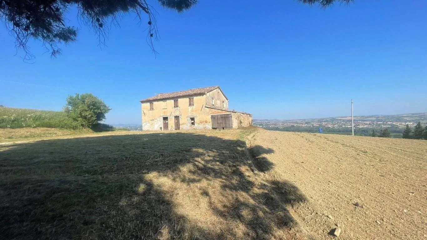 1 - estate for sale in terre roveresche the marches italy