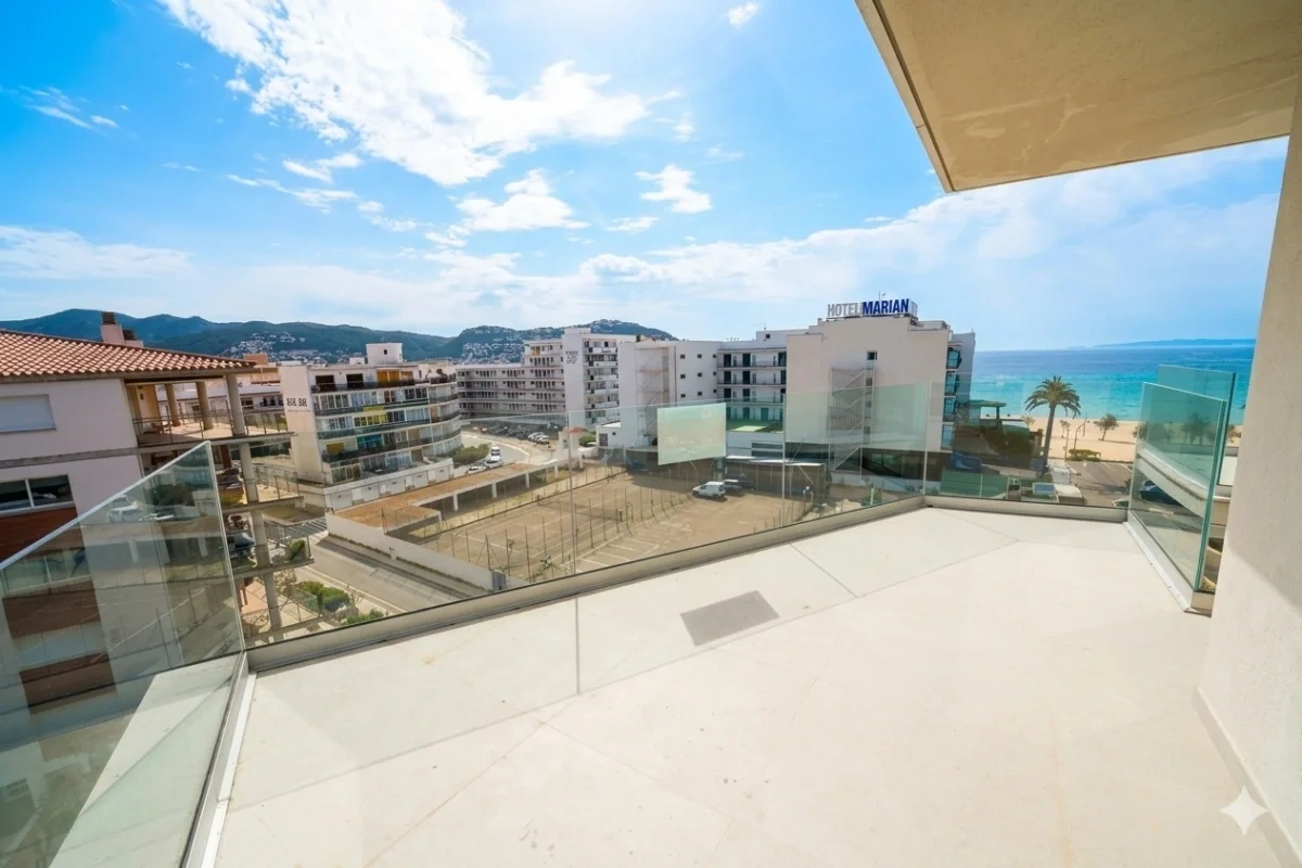 2 - verkauf wohnung direkt am wasser roses katalonien spanien