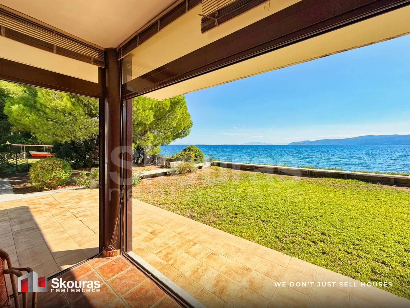 1 - vente maison pieds dans l'eau ágioi theódoroi péloponnèse grèce