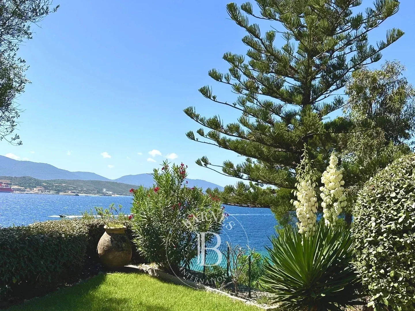 2 - waterfront villa for vacation rentals in olmeto corsica (south) france