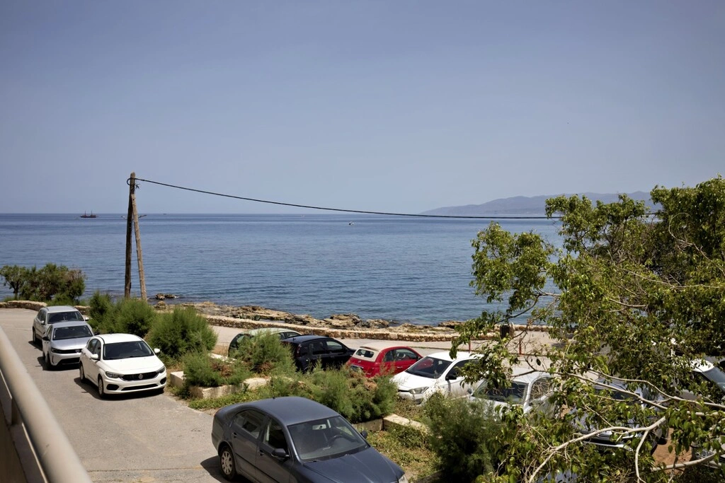 1 - vente appartement pieds dans l'eau limenas chersonisou crète grèce