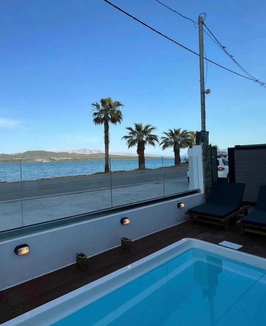 Casa fronte mare con piscina