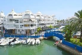 Appartamento fronte mare con piscina