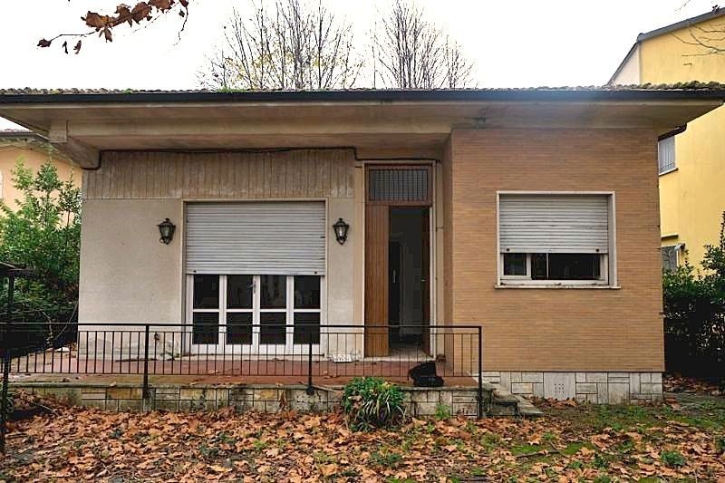 2 - house for sale in viareggio tuscany italy