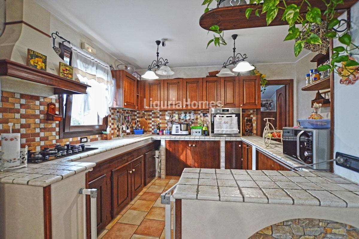 2 - venda casa soldano liguria itália