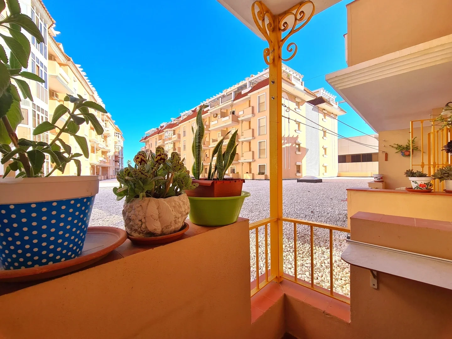 1 - verkoop appartement strand to voet manilva andalusië spanje