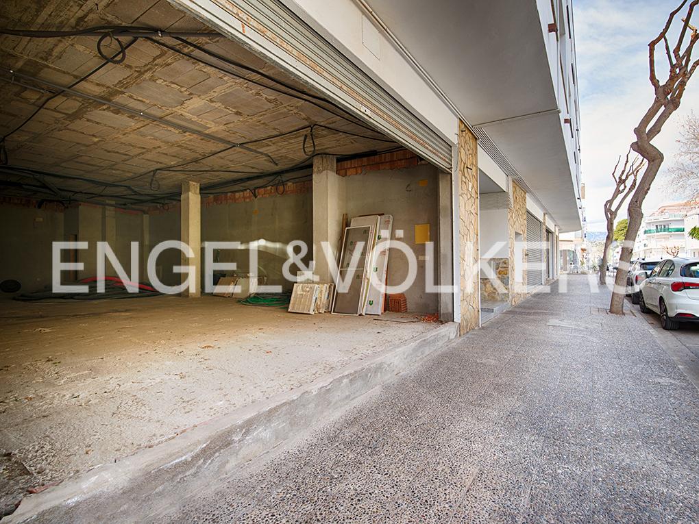 1 - beach walk business for sale in llança - costa brava catalonia spain