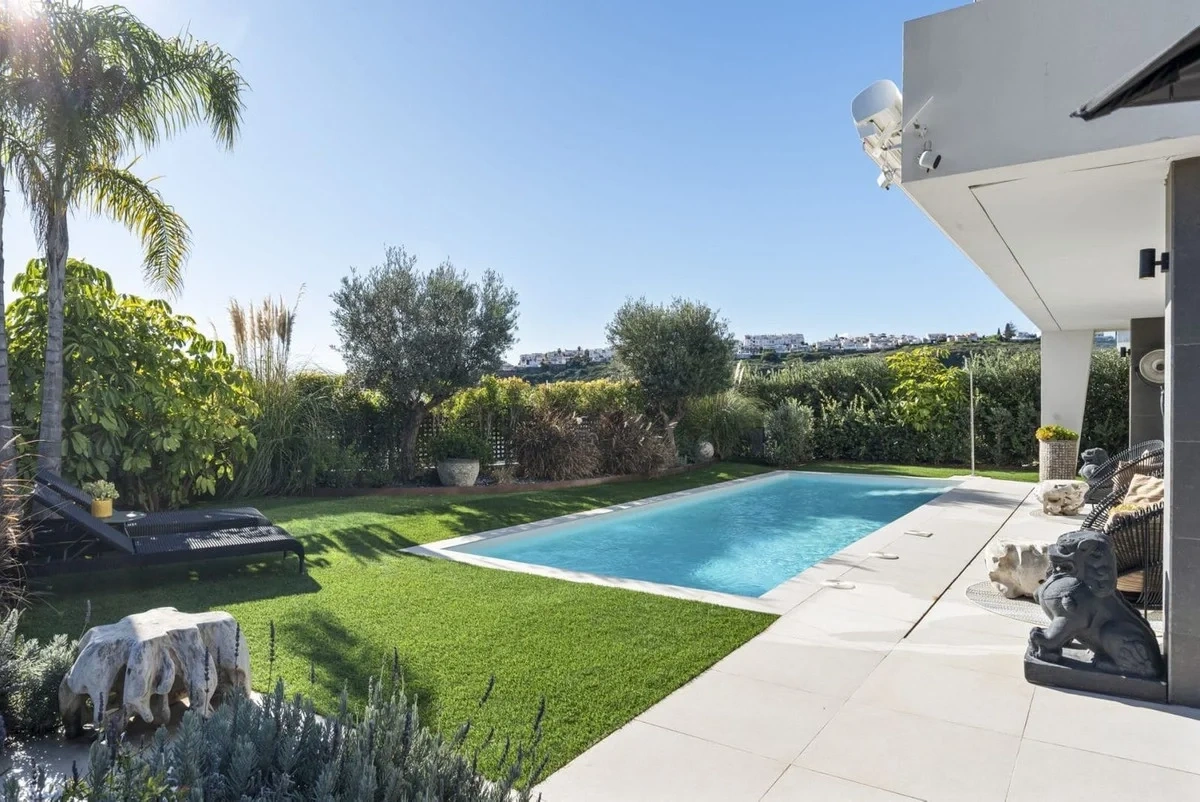 2 - venta casa vista al mar la duquesa andalucía españa