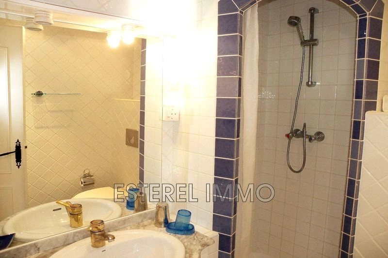 2 - sea view apartment for vacation rentals in théoule-sur-mer alpes-maritimes france