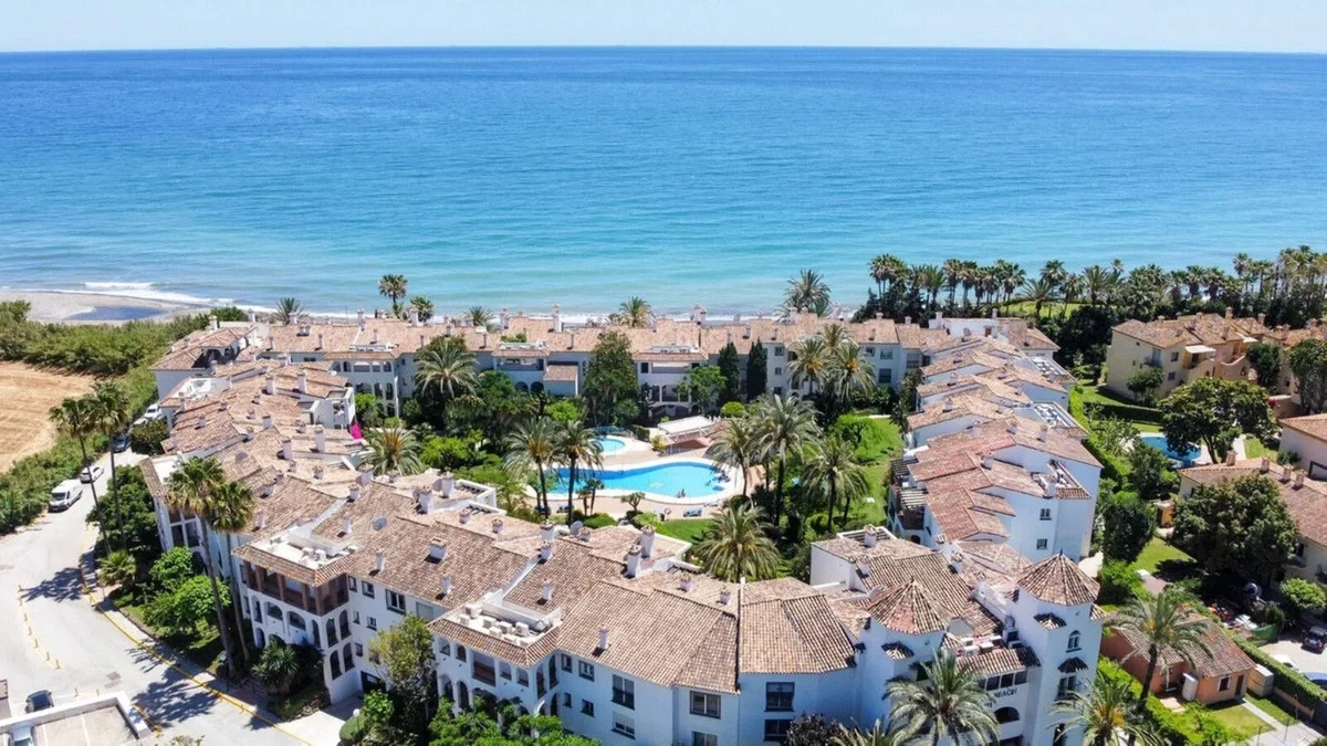 1 - vente appartement pieds dans l'eau estepona - costa del sol andalousie espagne