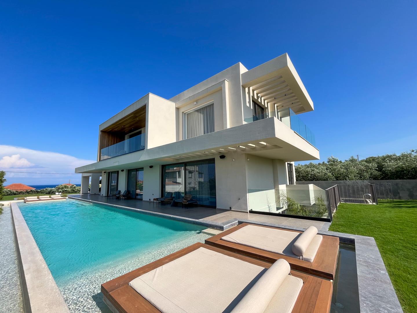 Casa fronte mare con piscina