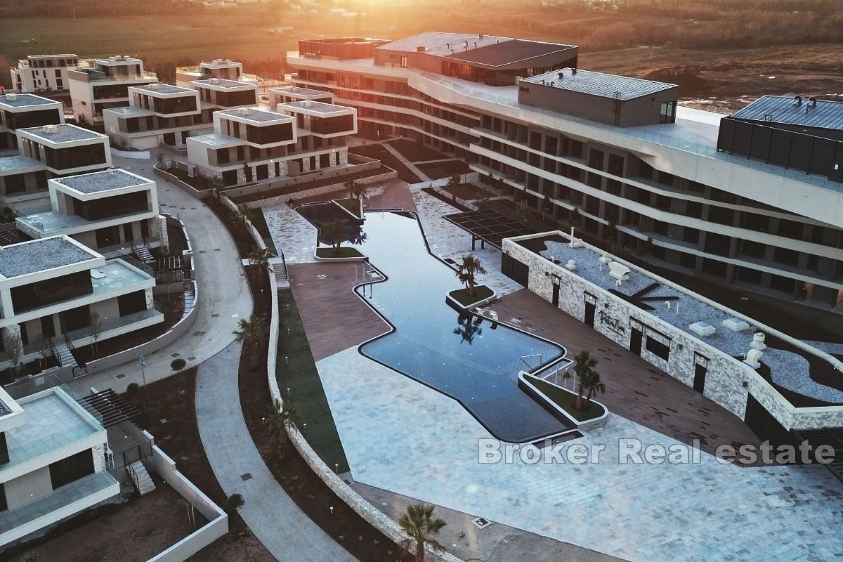 2 bedroom sea view apartment with swimming pool