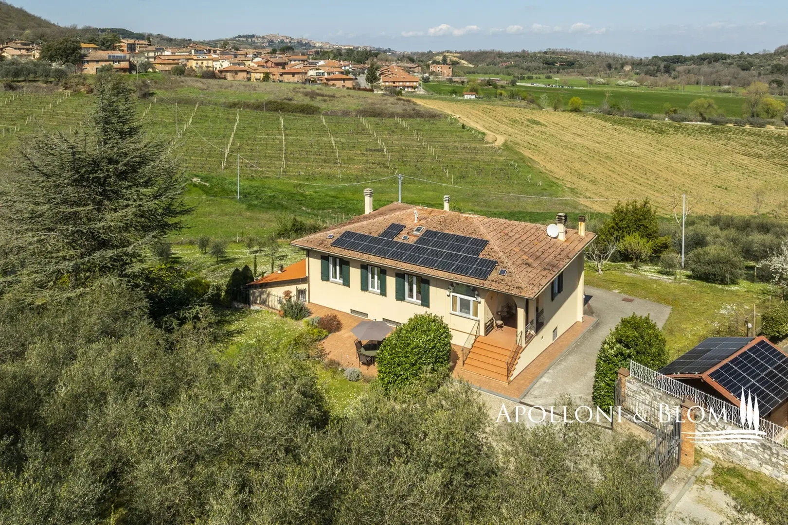 2 - house for sale in montepulciano tuscany italy
