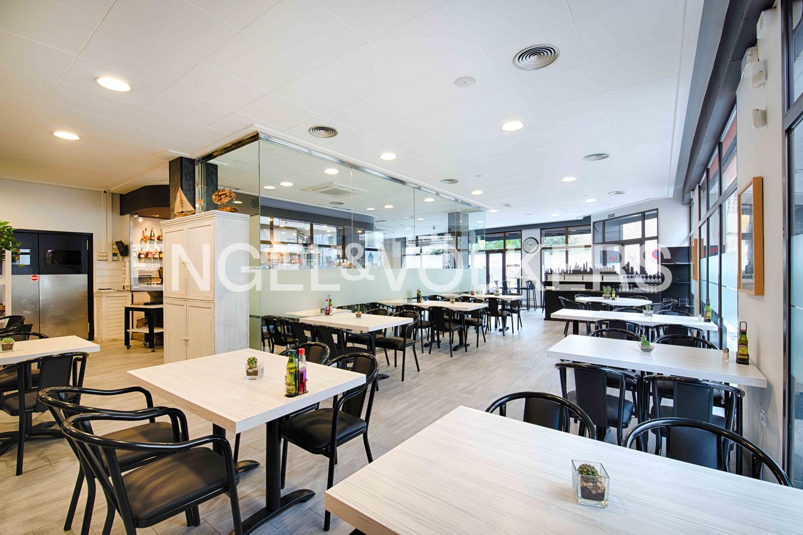 2 - vente commerce plage à pied llança catalogne espagne