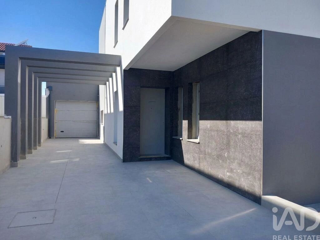 2 - villa for sale in fernão ferro lisbon region portugal