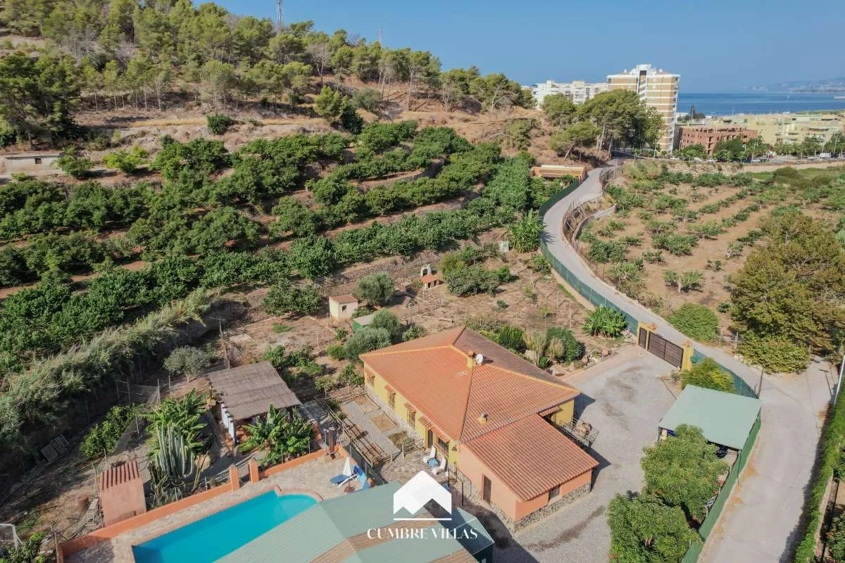 6 bedroom beach walk house with swimming pool