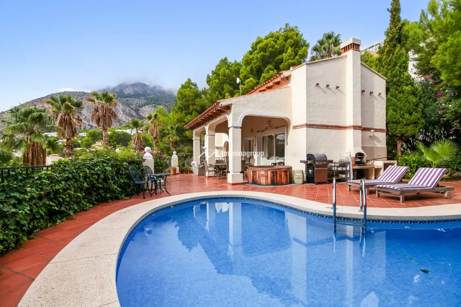 3 bedroom house with terrace