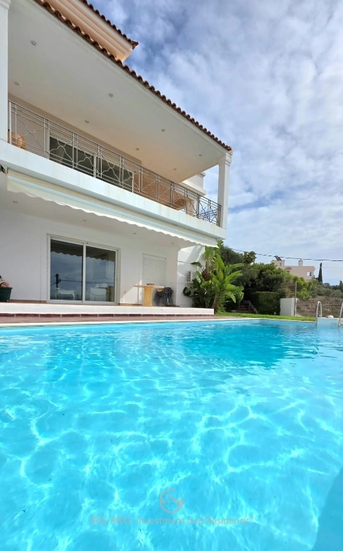 Casa vista al mar con piscina