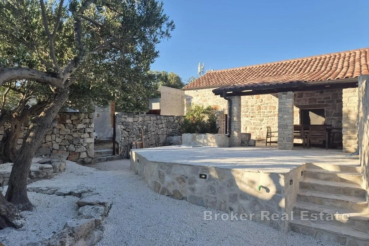 2 - venta casa a pie de playa drvenik split-dalmacia croacia