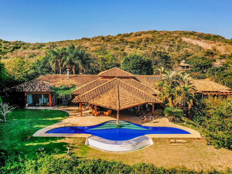 Casa vista al mar con piscina
