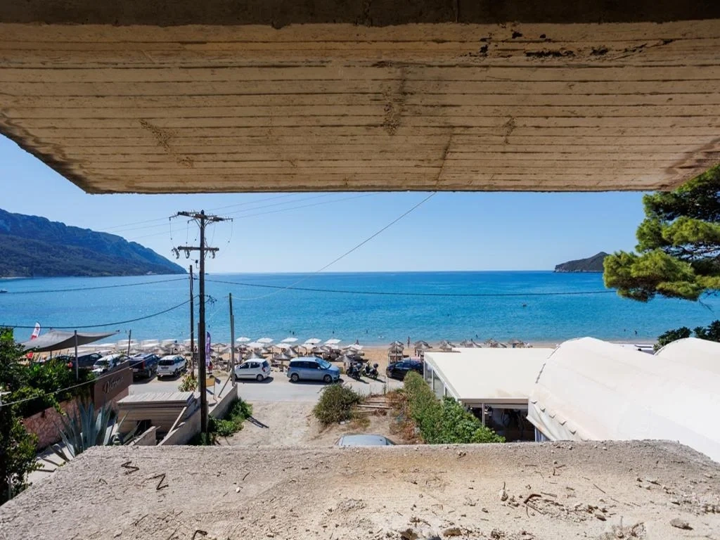 1 - vente immeuble pieds dans l'eau ágios geórgios macédoine centrale grèce