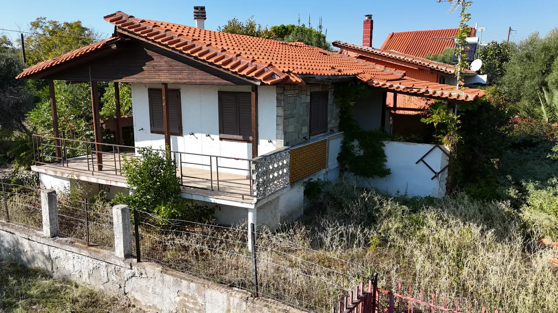 2 - vente maison pieds dans l'eau néa moudhaniá macédoine centrale grèce