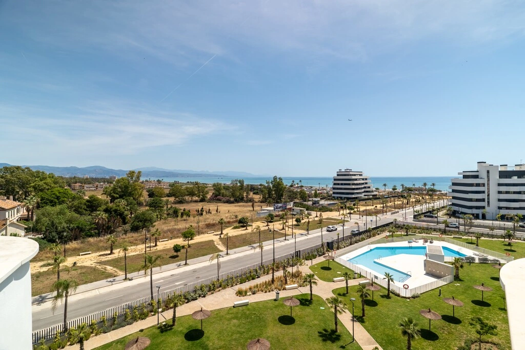 Apartamento vista al mar con piscina