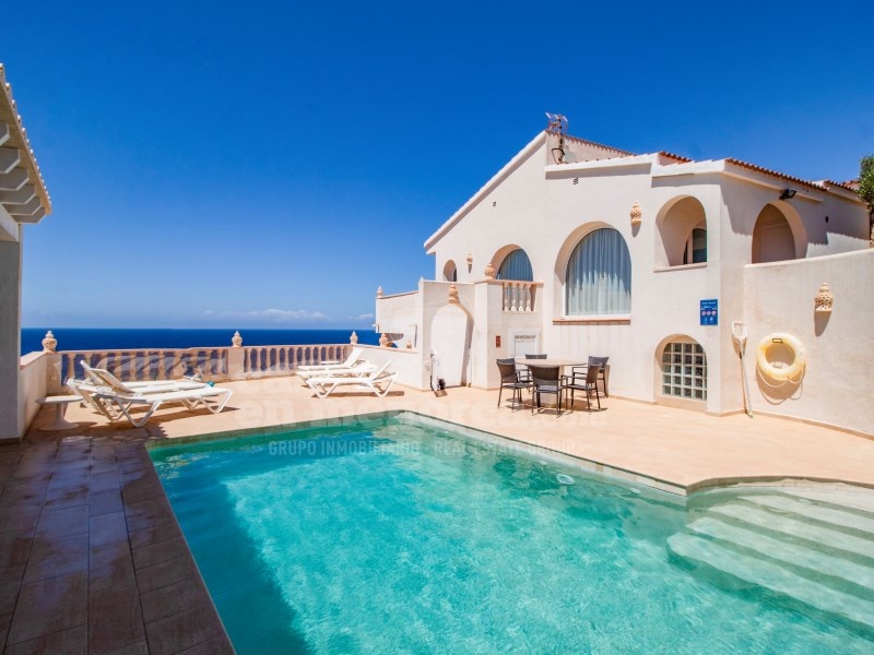 Maison vue mer avec piscine
