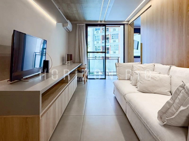 2 bedroom apartment with swimming pool