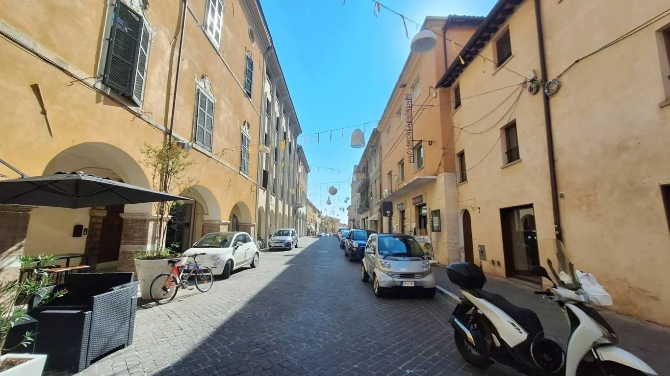 2 - venta comercio fossombrone marcas italia