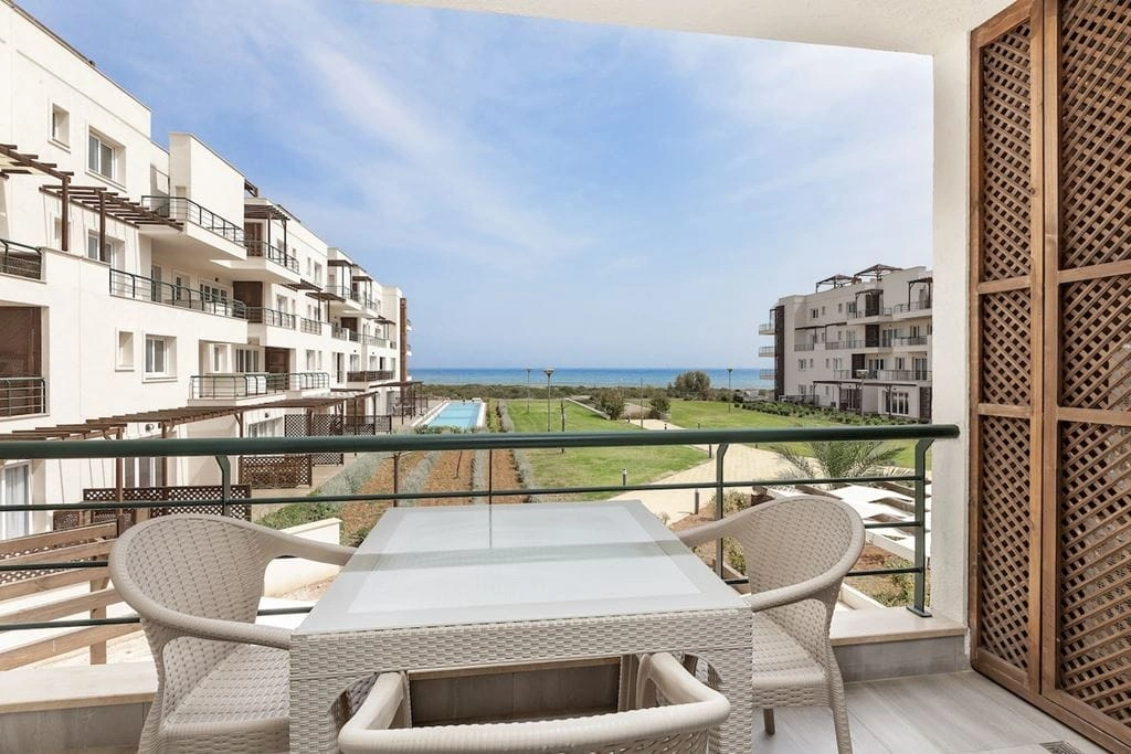 2 - venta apartamento frente al mar bafra famagusta chipre