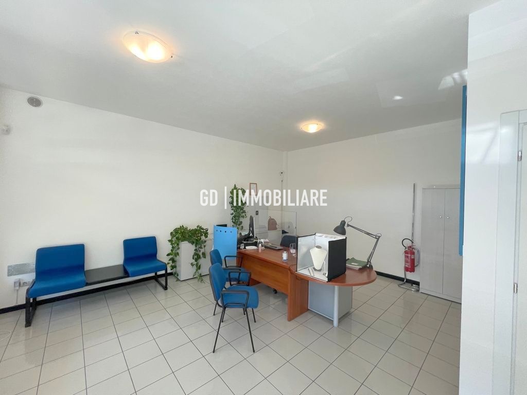 2 - vendita commercio montebelluna veneto italia