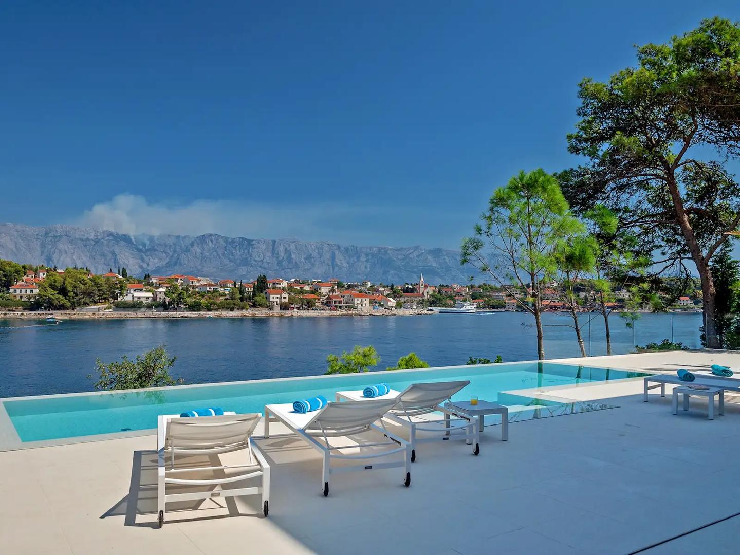 1 - waterfront house for vacation rentals in selca split-dalmatia croatia