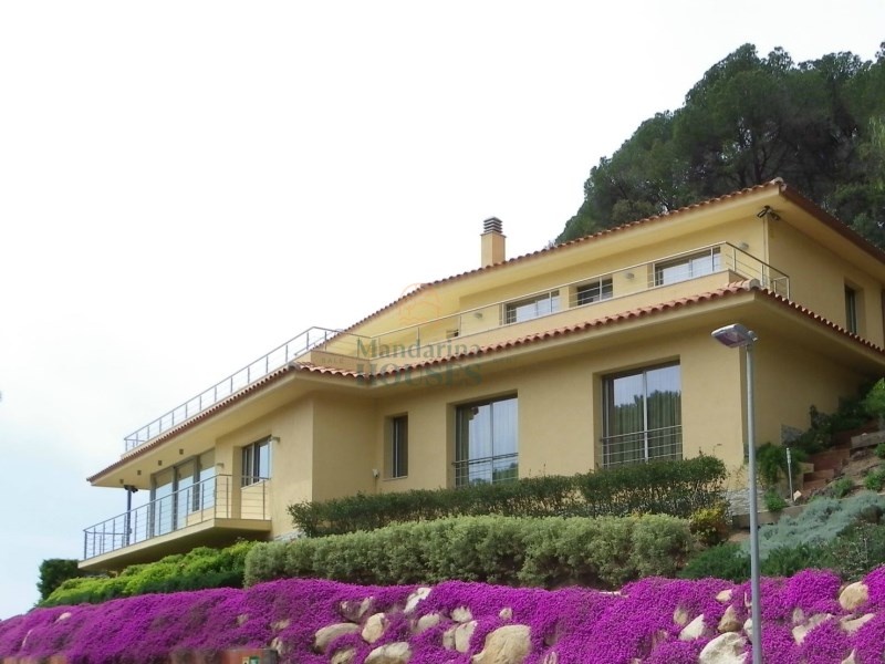 2 - sea view house for vacation rentals in canyelles catalonia spain