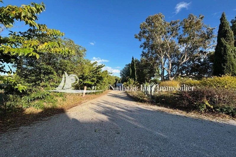 Terreno de 2 100 m²