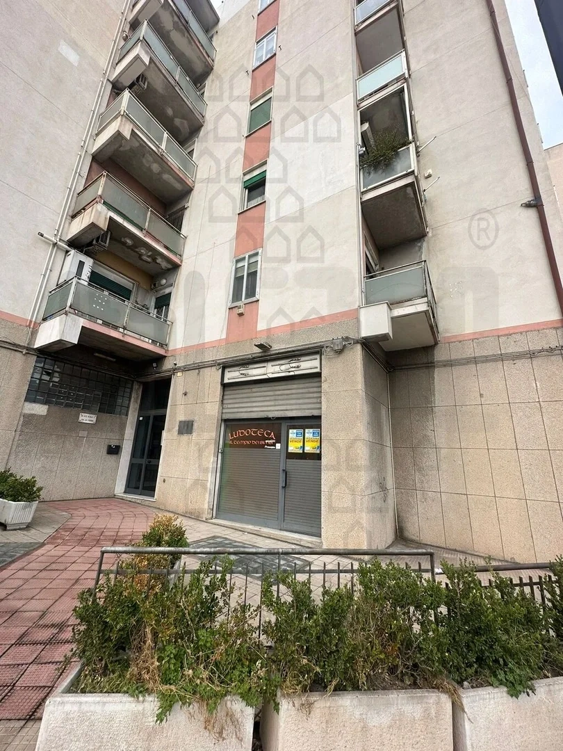2 - venta comercio messina sicilia italia