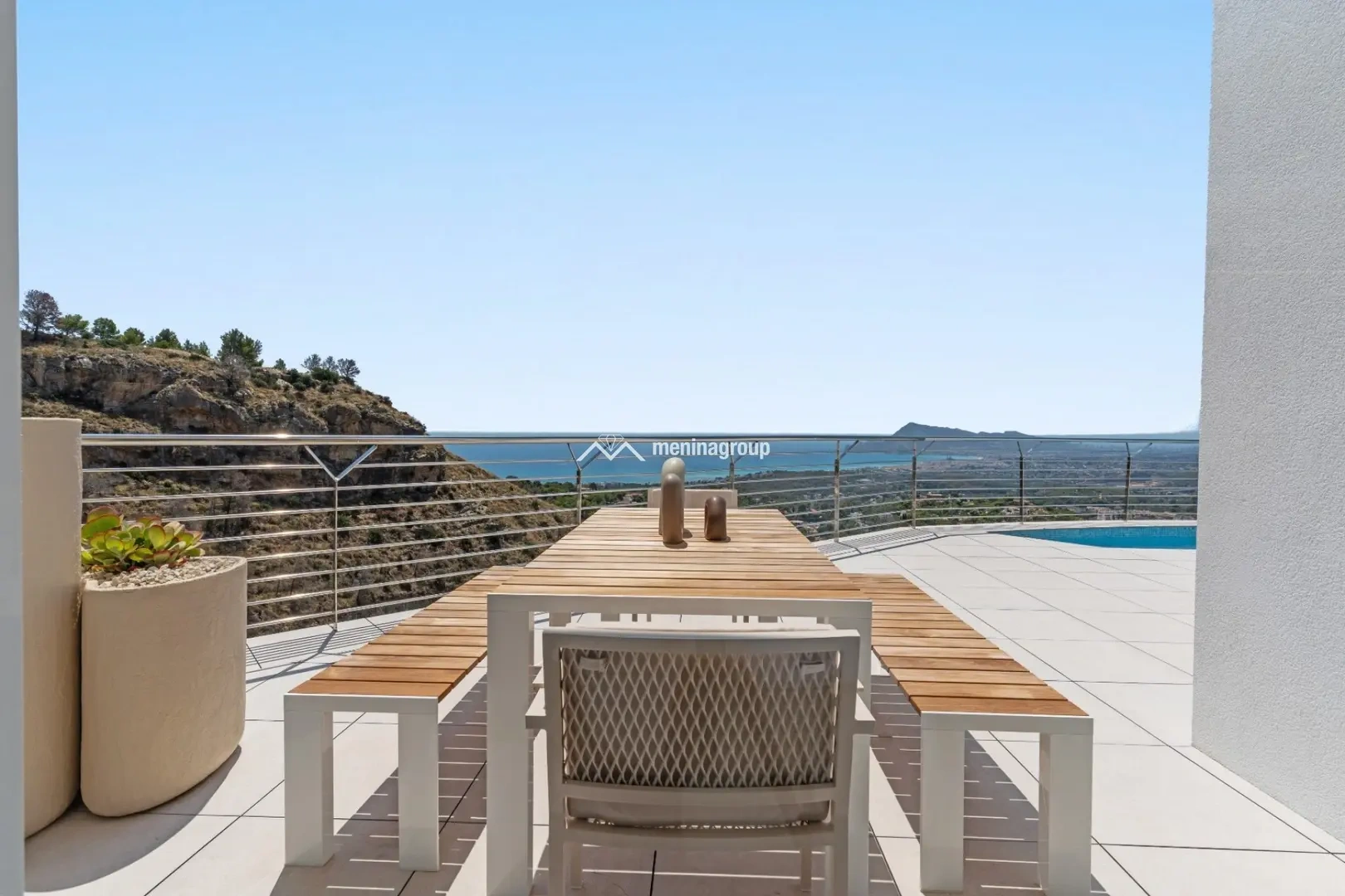 4 bedroom sea view house with swimming pool