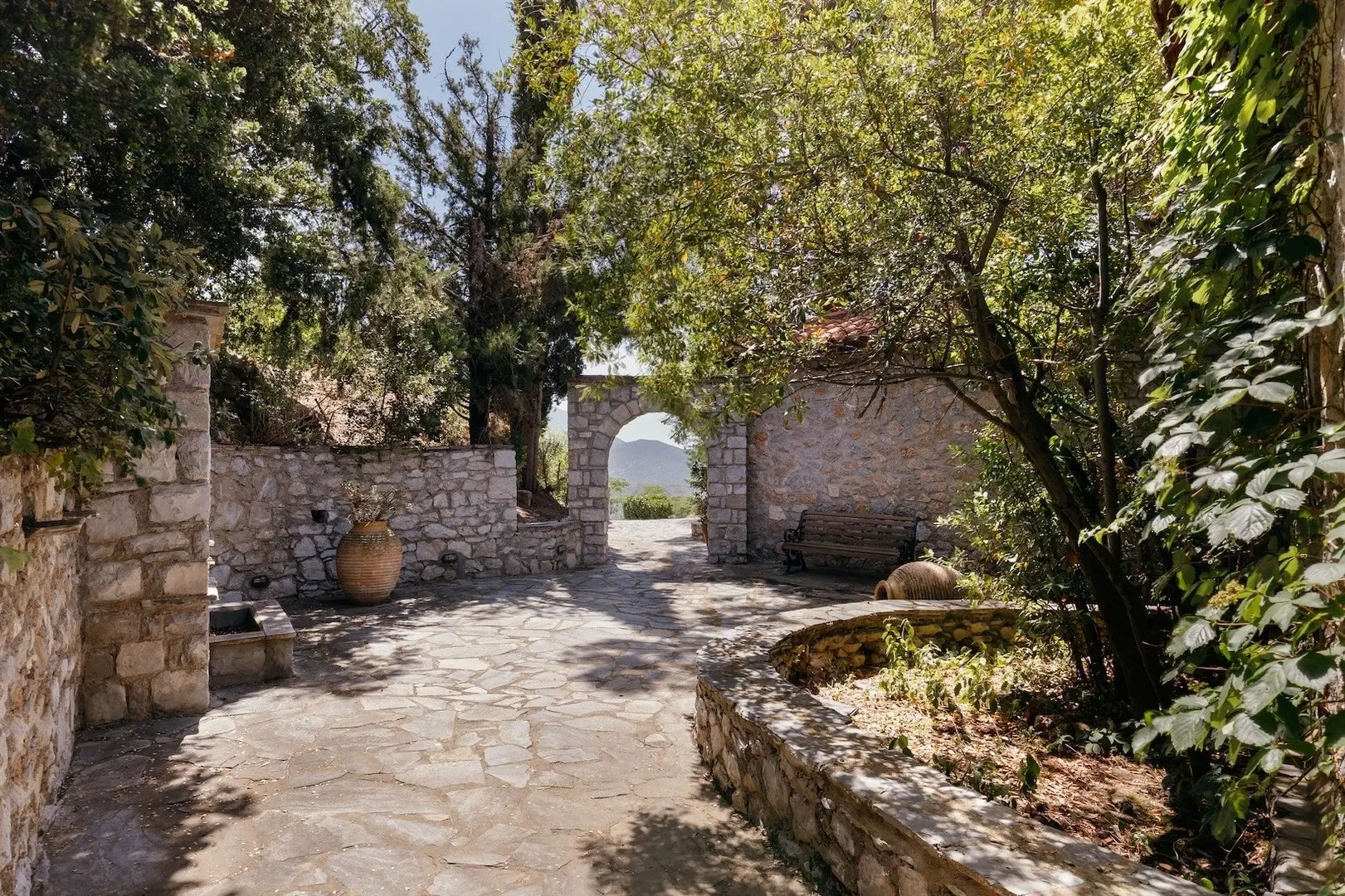 2 - vente maison aráchova grèce centrale grèce