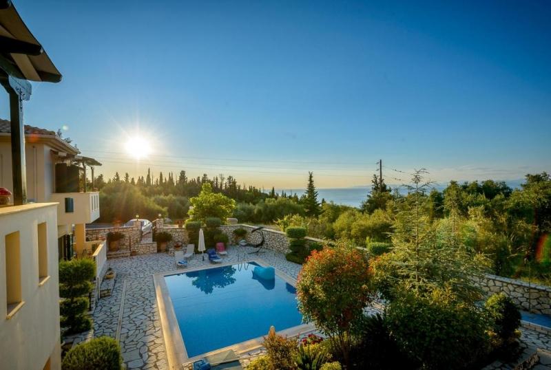Casa vista de mar com piscina