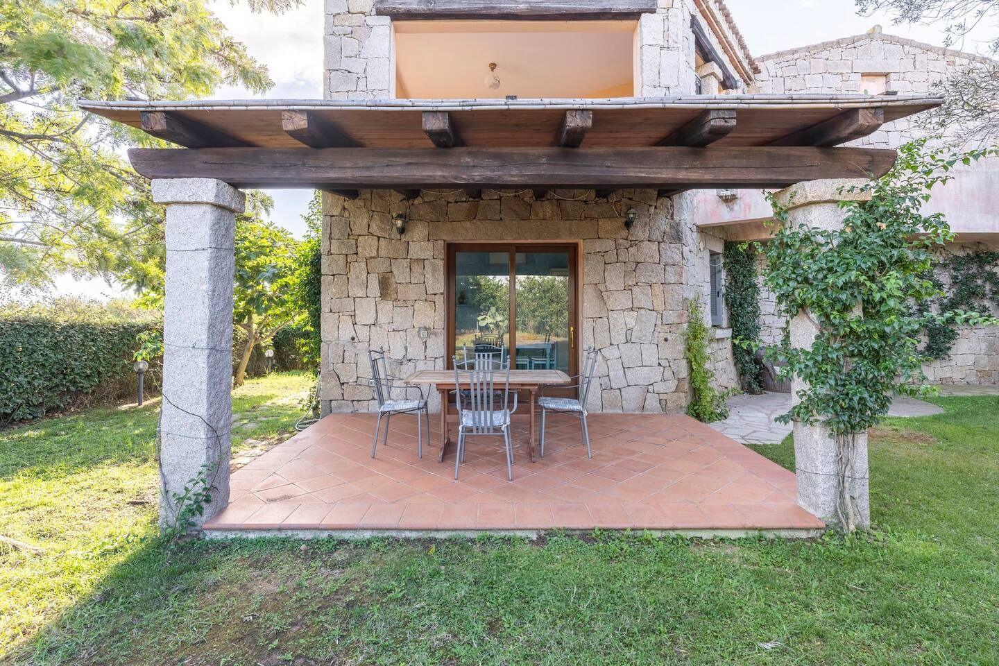 2 - venta apartamento a pie de playa porto san paolo cerdeña italia