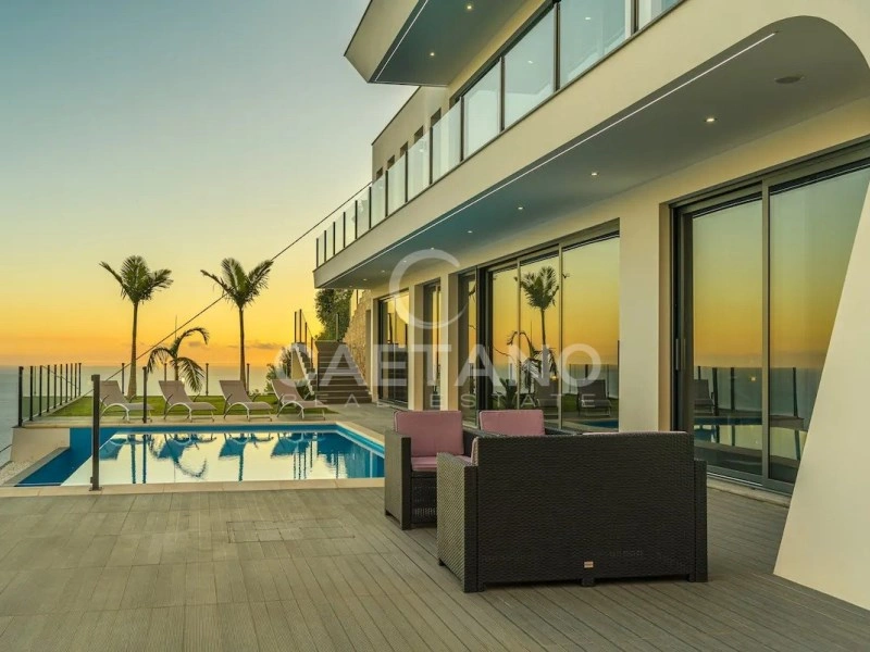 3 bedroom house with swimming pool